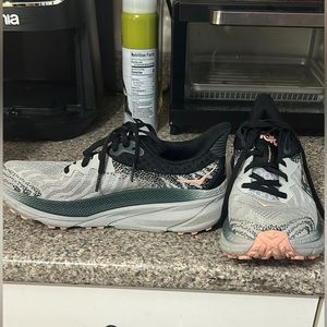 Hoka Challenger 7s Women’s size 8